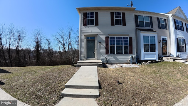 view of front facade featuring a front lawn