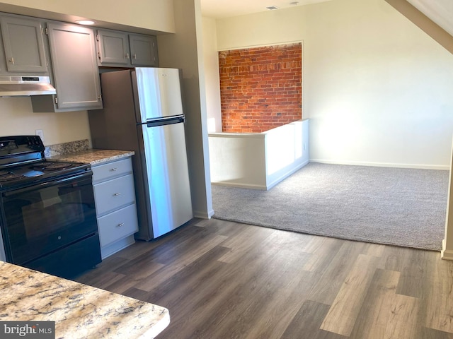 kitchen featuring dark wood-style flooring, freestanding refrigerator, gray cabinets, black electric range, and under cabinet range hood