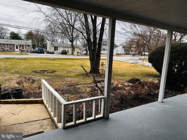 view of yard with a residential view