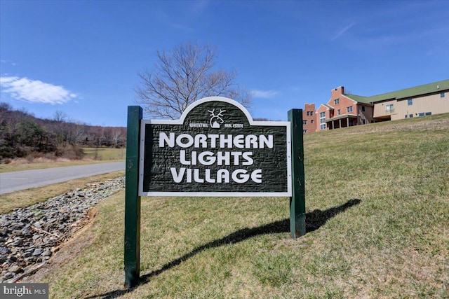 community sign featuring a yard