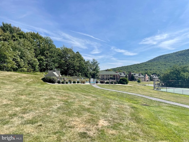 view of yard with a mountain view