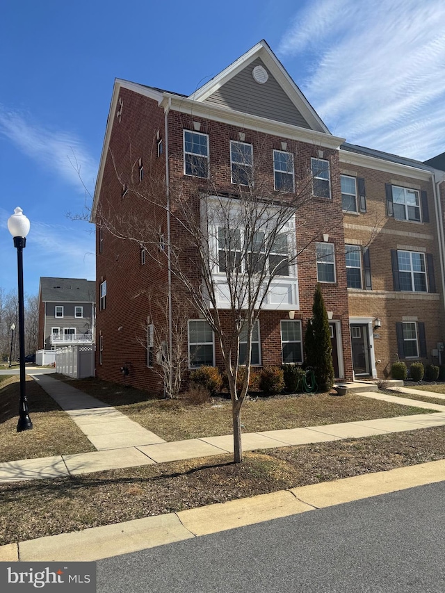 view of front of property featuring brick siding