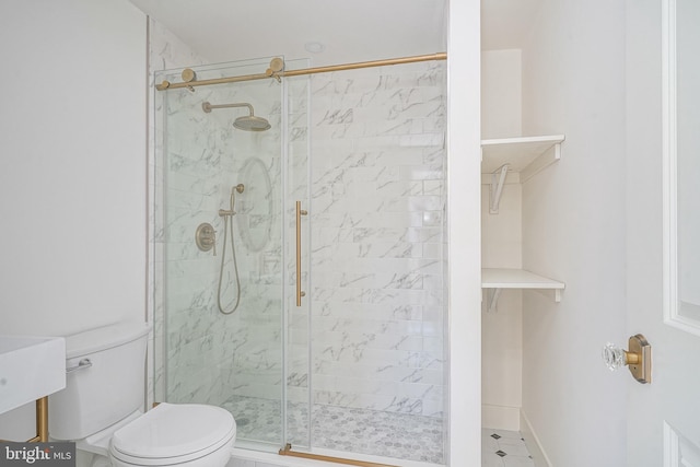 full bath featuring a shower stall and toilet