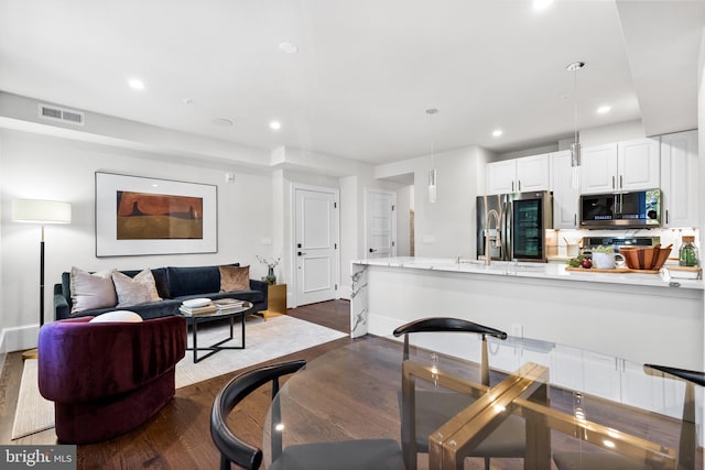 dining room with visible vents, recessed lighting, dark wood-type flooring, and baseboards