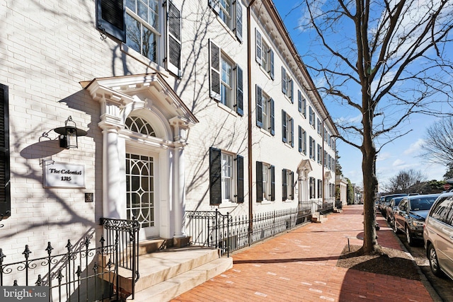 view of building exterior featuring a residential view