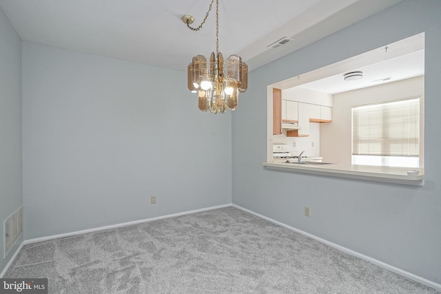 empty room with a notable chandelier, a sink, visible vents, baseboards, and carpet