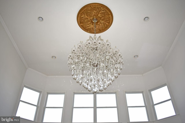 interior details featuring an inviting chandelier, recessed lighting, and crown molding