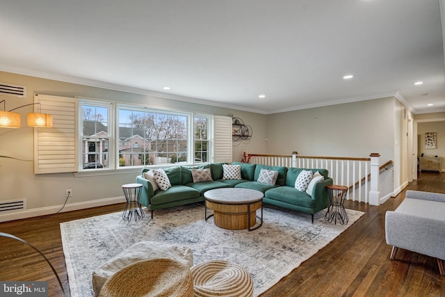 living room featuring recessed lighting, crown molding, baseboards, and wood finished floors