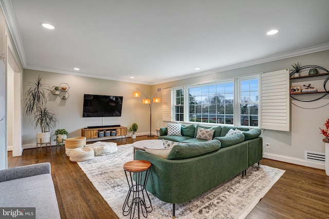 living room with recessed lighting, crown molding, baseboards, and wood finished floors