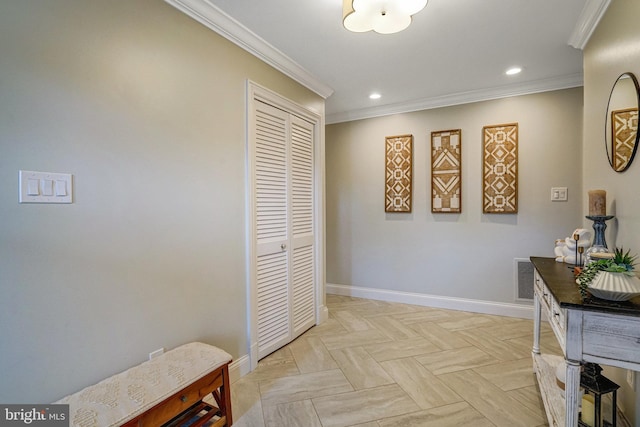 hall with visible vents, baseboards, crown molding, and recessed lighting