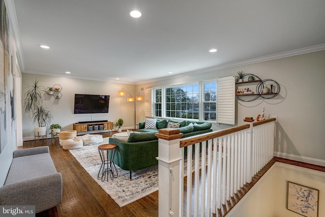 living room featuring ornamental molding, recessed lighting, baseboards, and wood finished floors