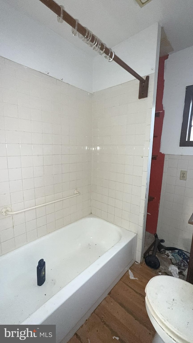 bathroom featuring tile walls and wood finished floors