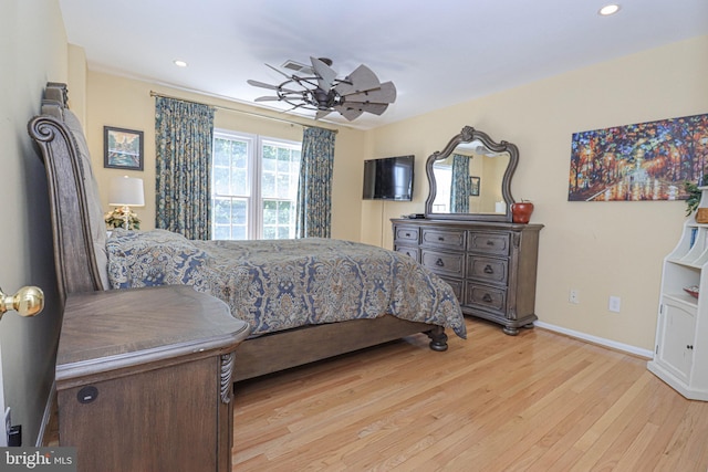 bedroom featuring light wood-type flooring, baseboards, a ceiling fan, and recessed lighting