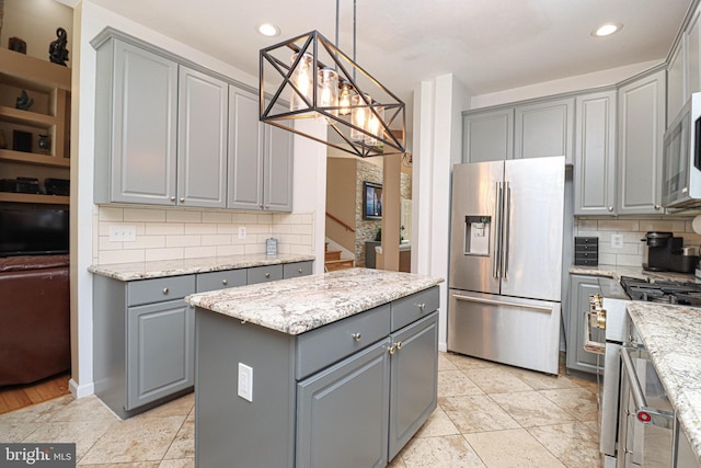 kitchen featuring tasteful backsplash, a center island, stainless steel appliances, gray cabinets, and recessed lighting