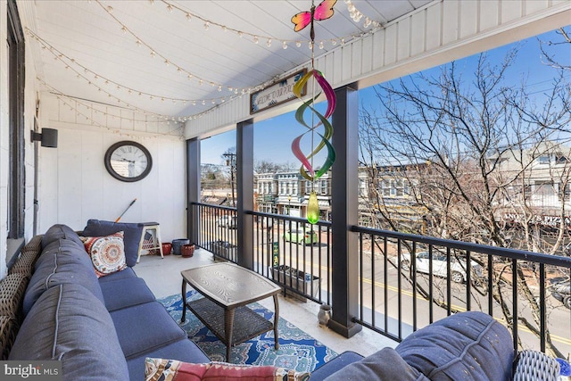 balcony with outdoor lounge area and ceiling fan