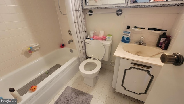 bathroom with backsplash, vanity, toilet, and shower / tub combo with curtain