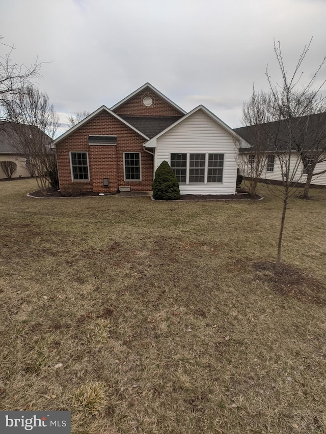 view of front of house with a front lawn and brick siding