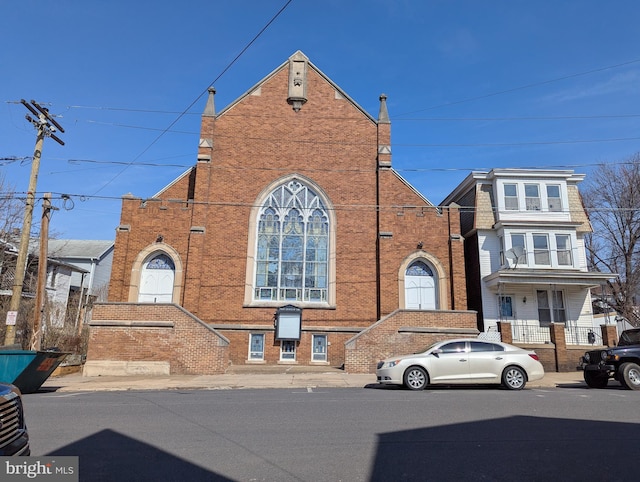 view of front of house with brick siding