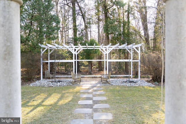 view of yard featuring a pergola