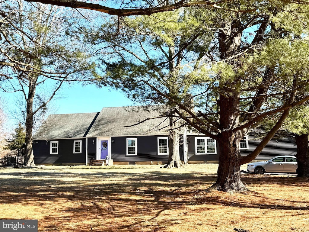 view of front of property featuring entry steps