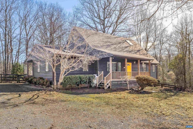 view of front of property featuring a porch and fence