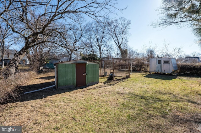 view of yard featuring a shed and an outbuilding