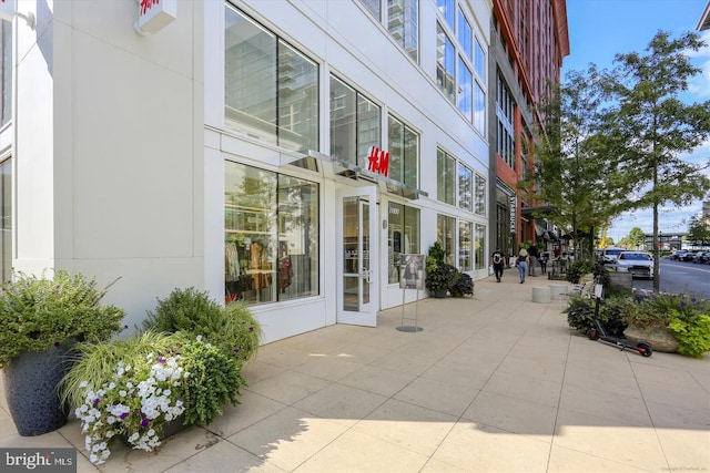 property entrance featuring a patio