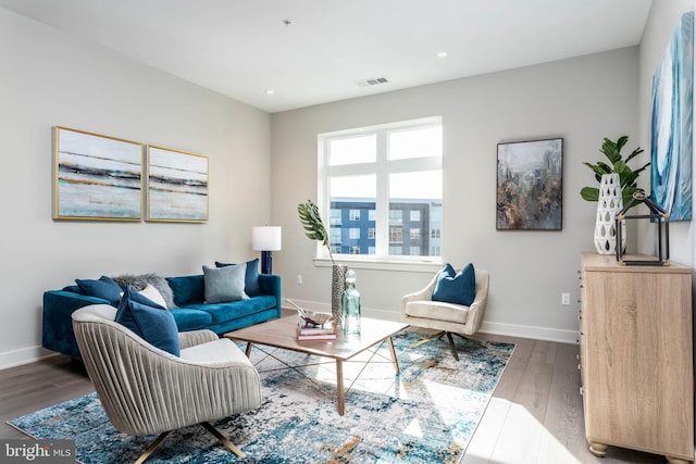 living room featuring recessed lighting, wood finished floors, visible vents, and baseboards