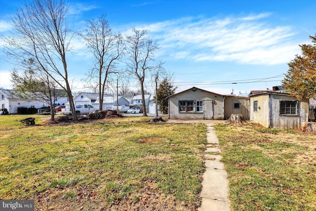 view of yard with a residential view