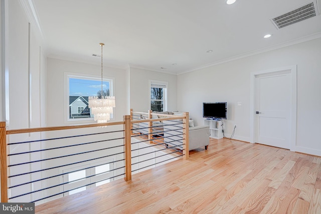 living room with wood finished floors, visible vents, recessed lighting, ornamental molding, and a notable chandelier