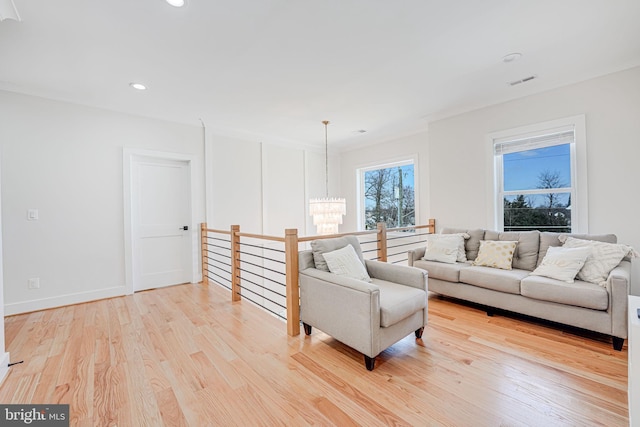 living room with baseboards, light wood finished floors, visible vents, an inviting chandelier, and recessed lighting