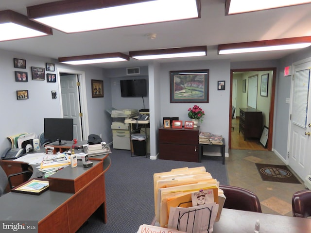 home office with visible vents and baseboards