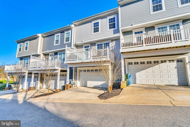 view of front of house featuring a garage and driveway