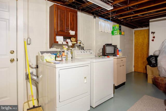 laundry area with laundry area and washing machine and clothes dryer