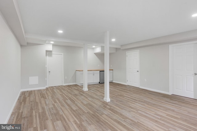 finished basement featuring light wood-type flooring, baseboards, and recessed lighting