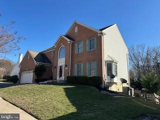 view of front of property with a front yard