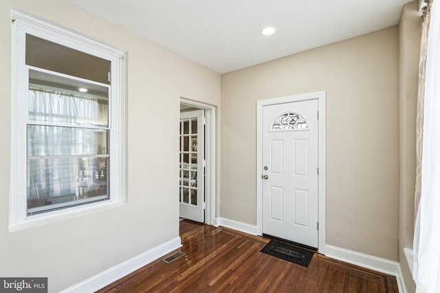 foyer featuring dark wood-style floors, visible vents, baseboards, and recessed lighting