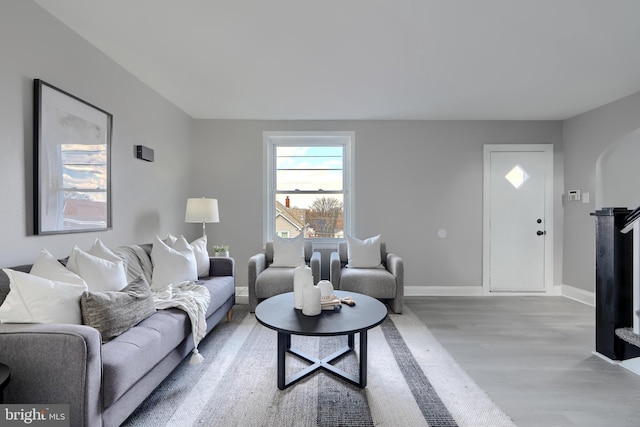 living area featuring light wood-style floors and baseboards