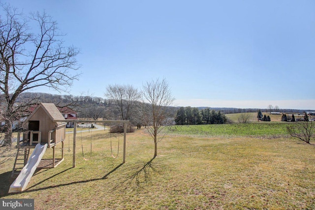 view of yard featuring a rural view and an outdoor structure