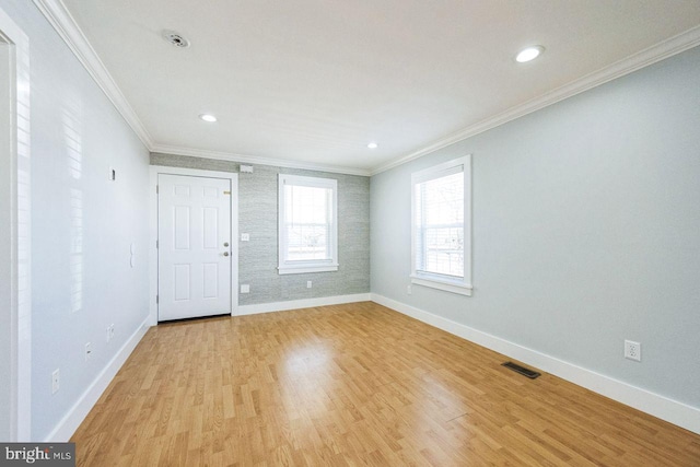 unfurnished room with light wood finished floors, visible vents, baseboards, ornamental molding, and recessed lighting