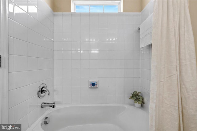 bathroom with shower / tub combo