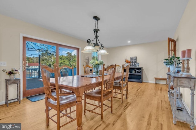 dining area with recessed lighting, light wood-style flooring, and baseboards