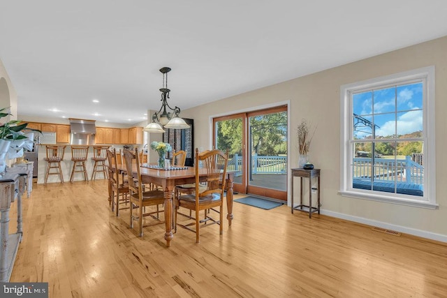 dining room featuring light wood finished floors, baseboards, visible vents, and recessed lighting