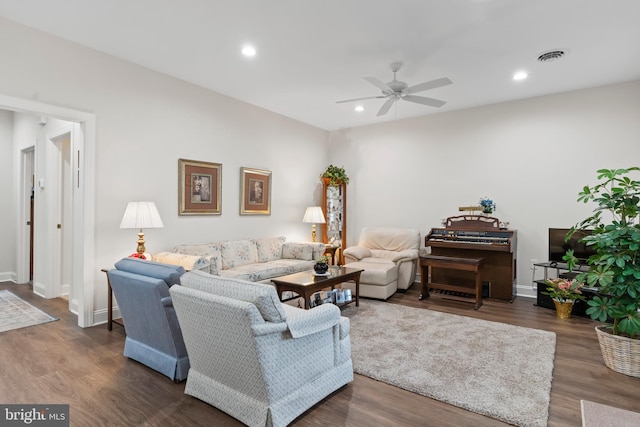 living area with ceiling fan, dark wood-style flooring, visible vents, and recessed lighting