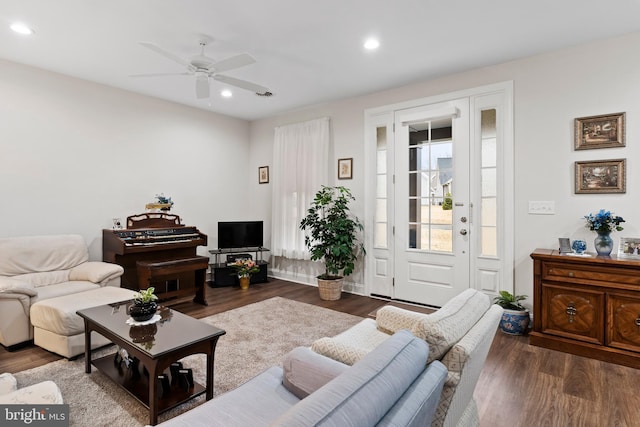 living room with recessed lighting, ceiling fan, and wood finished floors