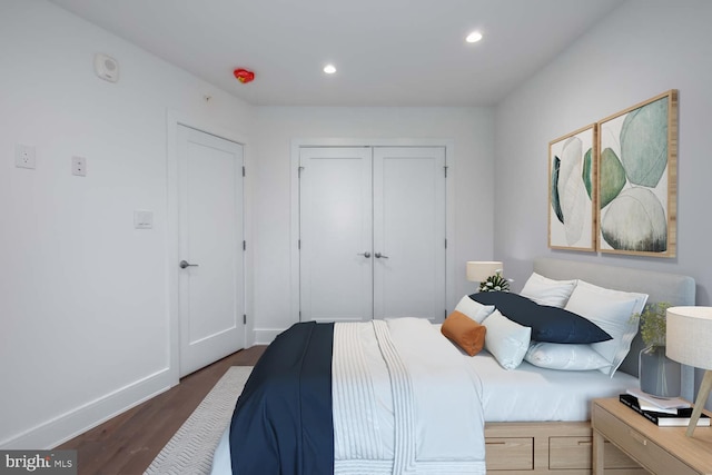 bedroom with recessed lighting, a closet, baseboards, and wood finished floors