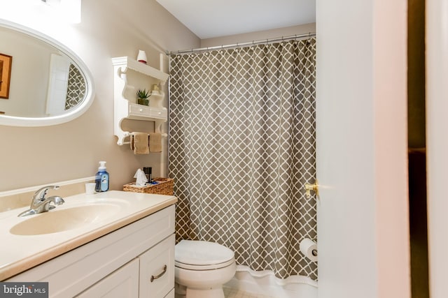 bathroom featuring a shower with shower curtain, toilet, and vanity