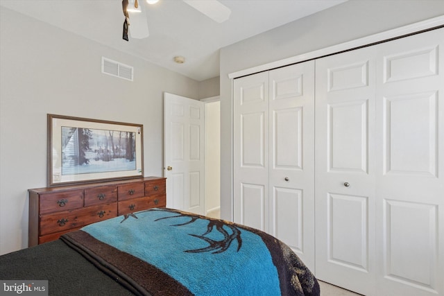 bedroom featuring a ceiling fan, visible vents, and a closet