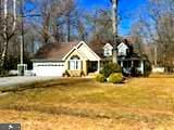 view of front of house featuring driveway and a front lawn