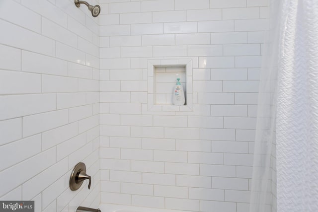 room details with shower / bath combo with shower curtain